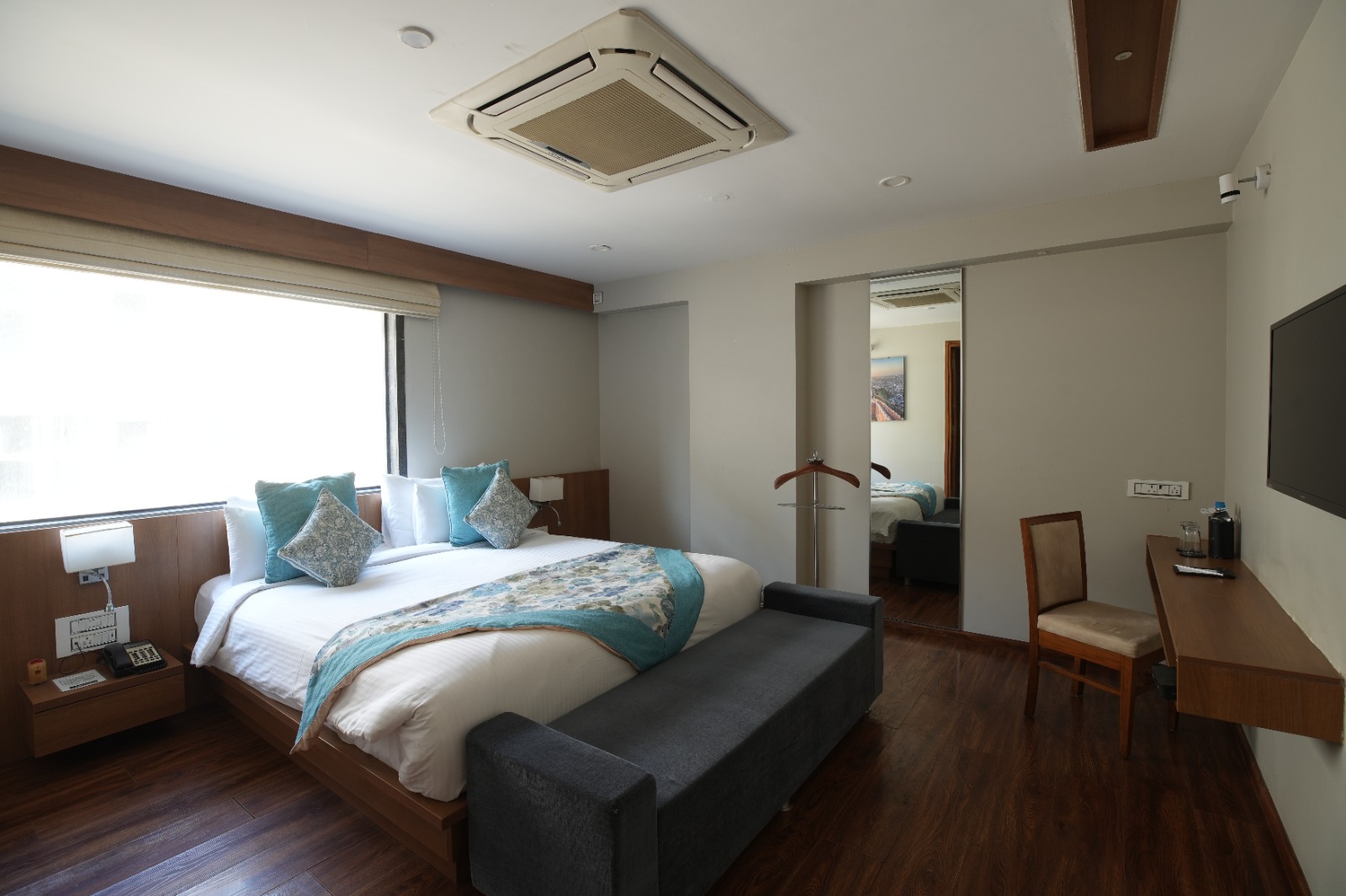 Studio Suite Layout 6